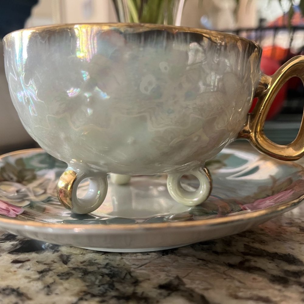 Antique Roses Tea Cup - Picture 2 of 5